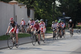 Pielgrzymi na rowerach w niedzielę dotrą do Królowej Polskiego Morza