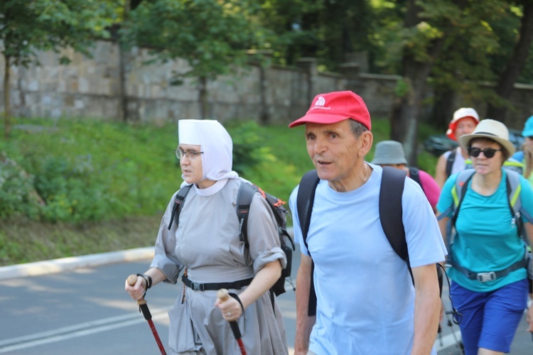 Na czele pątników z Cieszyna już po raz 25. maszeruje w tym roku ks. prał. Stefan Sputek