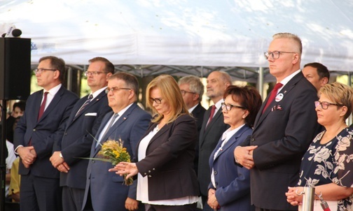 Abp Gądecki w Ossowie: Dziękujemy wam za ocalenie Ojczyzny i Europy 