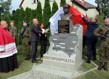 W Mirkowie odsłonili niepodległościowy monument