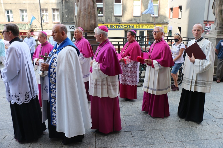 Kobiety u Matki Bożej Piekarskiej (2)