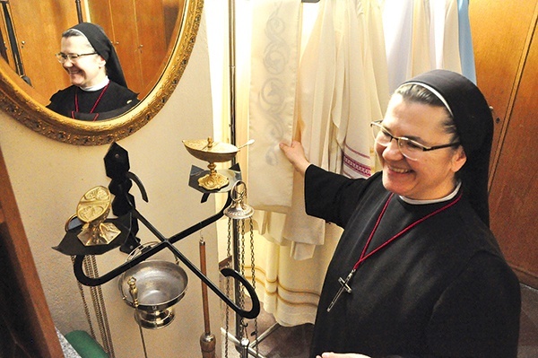 ▲	Siostra Agata dziś posługuje w rokitniańskiej bazylice, a wcześniej była zakrystianką w kościele pw. św. Wojciecha w Białymstoku. 