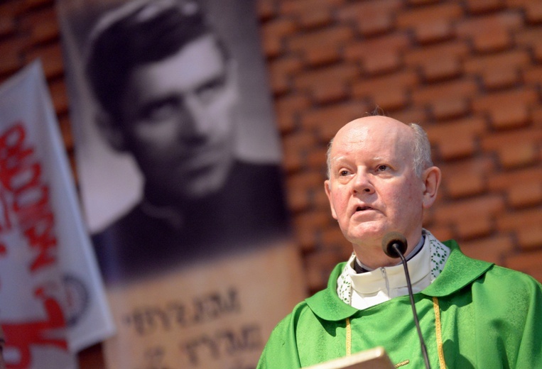 Homilię wygłosił ks. Edward Poniewierski, postulator procesu beatyfikacyjnego ks. Romana Kotlarza.
