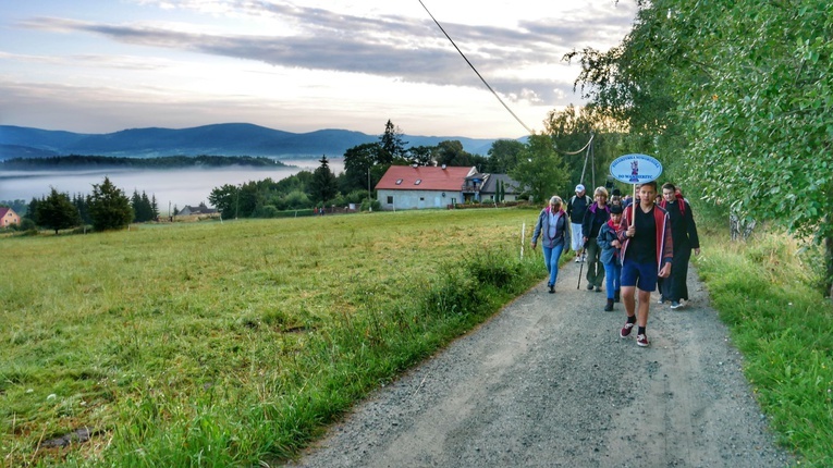 Nowa Ruda. Pieszo do Wambierzyc na 40-lecie koronacji