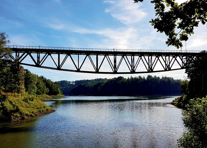 Most kolejowy w Pilchowicach ma ponad 100 lat i został uznany za zabytek techniki.