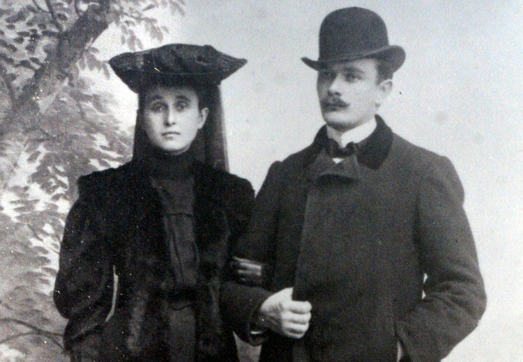 Stefan Janas z żoną Stanisławą - fragment fotografii na jednej z tablic okolicznościowej wystawy.