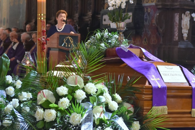 Płock. Pogrzeb ks. prof. Ireneusza Mroczkowskiego (1949-2020)