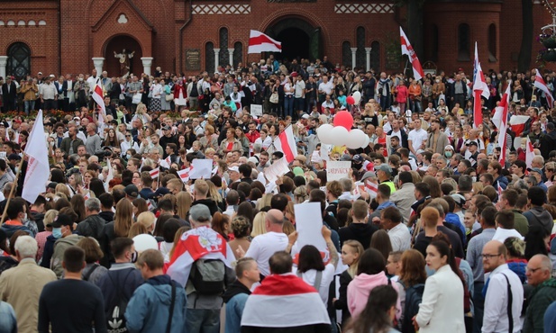 Dziesiątki tysięcy ludzi na proteście w centrum Mińska