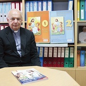 Ks. Stanisław Łabendowicz zachęca do studiowania teologii.