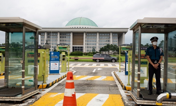 Rekord zakażeń koronawirusem w Seulu, zamknięto parlament