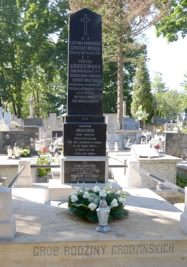 Grób bohaterki na cmentarzu rzymskokatolickim w Radomiu.