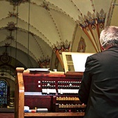 Jak brzmi objęty dobrą opieką instrument, można posłuchać np. w czasie jesiennych festiwali muzycznych, m.in. w Ciechanowie i Płońsku.