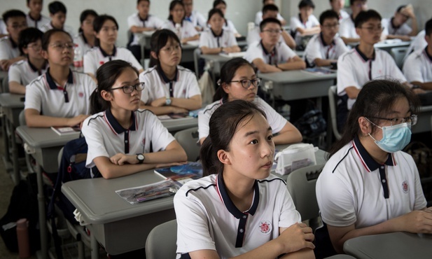 Wuhan: Pierwszy dzień szkoły bez... maseczek