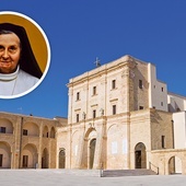 Nazwa założonego przez s. Elisę Martinez zgromadzenia – Siostry od Matki Bożej z Leuki – nawiązuje do sanktuarium Santa Maria di Finibus Terrae w Leuce położonej na końcu półwyspu, na którym znajduje się Apulia.