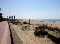 Władze turystycznych regionów Hiszpanii ograniczają wstęp na plaże nocą