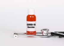 Koncern farmaceutyczny wstrzymał testy szczepionki na Covid-19