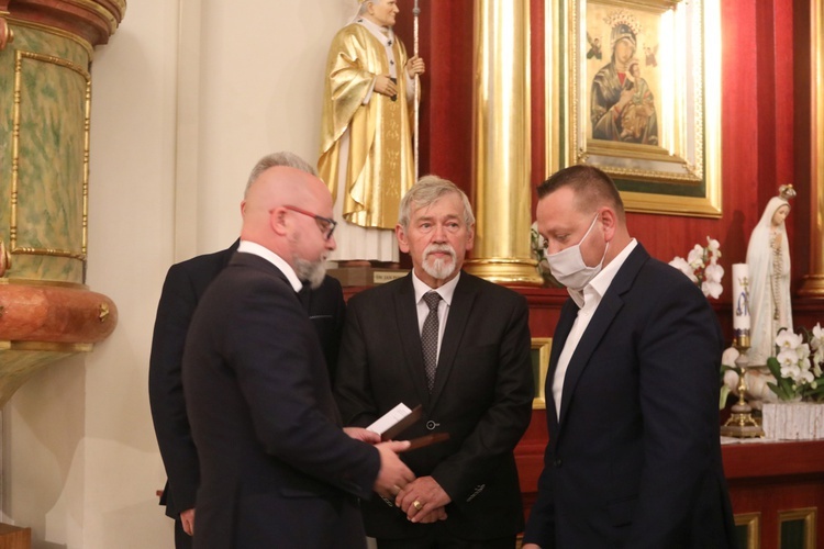 Odznakę "Zasłużony dla Kultury Polskiej" otrzymał były prezes ChSE Marcin Janik.