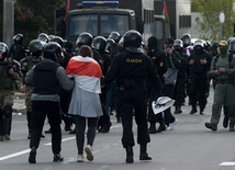 Białoruś: Ponad 400 osób zatrzymano w Mińsku
