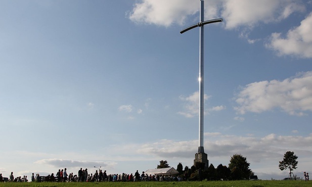 Krzyż Trzeciego Tysiąclecia na wzgórzu Trzy Lipki w Starym Bielsku.