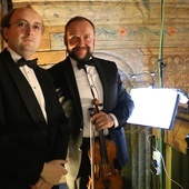 Emanuel Bączkowski i Maciej Przestrzelski na chórze kościoła św. Doroty.