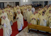 Koncelebra w seminaryjnej kaplicy podczas ostatniej sesji II Synodu Diecezji Radomskiej.