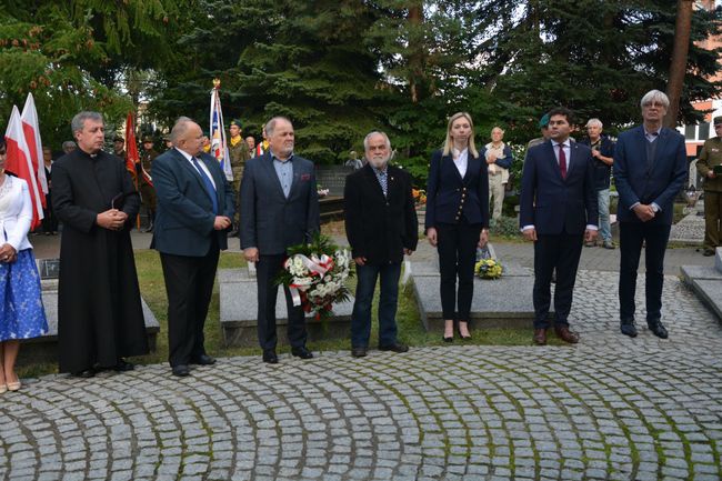 Apel przed Pomnikiem Katyńskim.