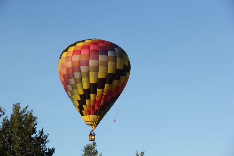 Nad miastem mozna było obserwować kolorowe latajace balony.