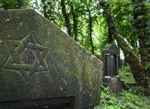 Między synagogą a domem rodzinnym