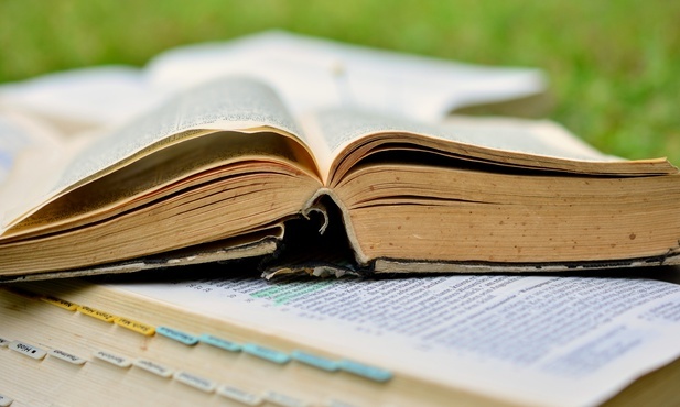 Dlaczego warto czytać Biblię w językach oryginalnych