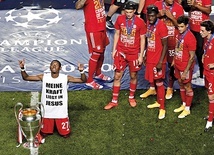Po zwycięstwie w finale Ligi Mistrzów David Alaba  założył koszulkę z napisem:  „Moja siła tkwi w Jezusie”  
