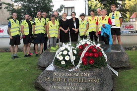 Nasi pielgrzymi z Beatą Pawelec (piąta od prawej) oraz Jerzym Skórkiewiczem (trzeci od prawej), Urszulą Furtak, prezes AK w Polsce (szósta od prawej), i Teresą Połeć.