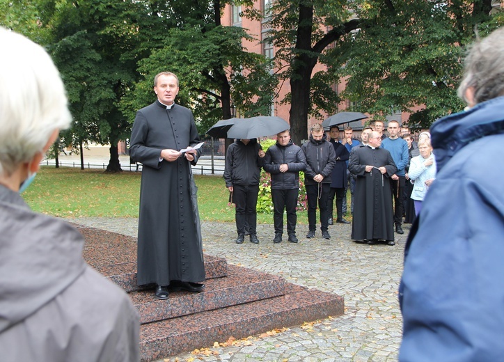 Koronka do Bożego Miłosierdzia na ulicach miast świata