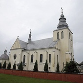 Wiek temu w Dzwoli wybudowano ten kościół.