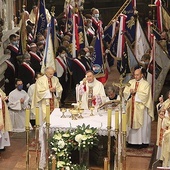 ▲	Uroczyste obchody 25-lecia działalności AK DT rozpoczęły się w katedrze Mszą św. pod przewodnictwem bp. Andrzeja Jeża.