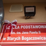 ​Uroczystość nadania SP w Starych Bogaczowicach im. św. Jana Pawła II. 