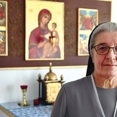 ▲	Siostra Anatolia w kaplicy domu zakonnego przy ul. Zwycięstwa w Koszalinie.