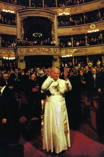 Papież był częstym gościem koncertów w mediolańskiej La Scali.