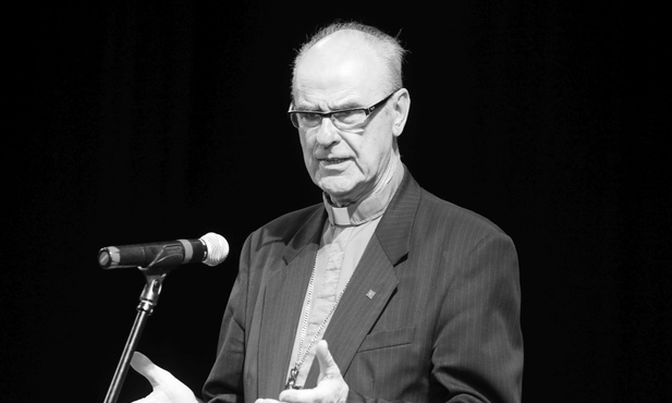 Bp Jan Szarek podczas ekumenicznego konkursu biblijnego "Jonasz" w Bielsku-Białej.