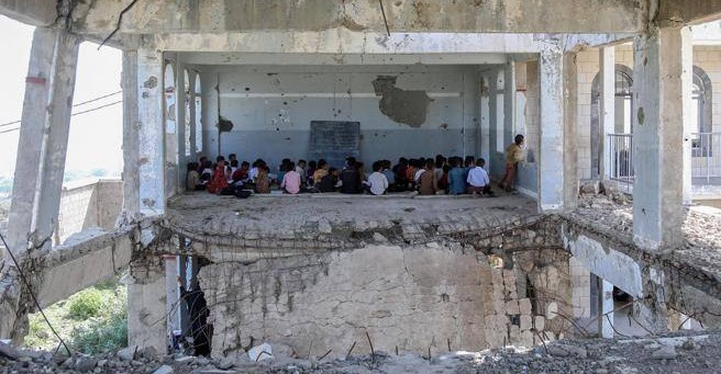 Tak odbywał się pierwszy dzień nauki w jednej z jemeńskich szkół.