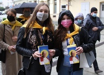 Papieskich stypendystów można było spotkać w Dniu Papieskim na ulicach Bielska-Białej.