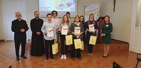 ▲	Laureaci odebrali dyplomy, nagrody rzeczowe, a także zaproszenie do Muzeum Jana Pawła II i Prymasa Wyszyńskiego i udziału w projekcie Biblia Audio Młodych.