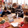 Metoda wychowawcza Marii Montessori oparta jest na założeniu, że dzieci szybciej się uczą, jeśli w ten proces zaangażowane są wszystkie zmysły.