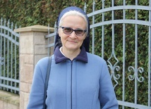 Siostra Anna Ewa Trzepacz podczas swojego urlopu w rodzinnej parafii w Bielsku-Białej Komorowicach Obszarach.
