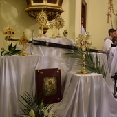 Święci i błogosławieni obecni w relikwiarzach w całej diecezji bez ustanku orędują.