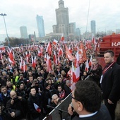 W warszawskim Marszu Niepodległości co roku szły dziesiątki tysięcy osób.