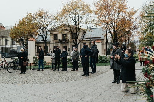 Łowicz. Uroczystości żałobne śp. bp. Józefa Zawitkowskiego