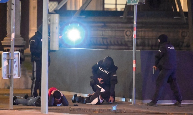 W ataku terrorysty 2 listopada w Wiedniu zginęły 4 osoby, a 23 zostały ranne.