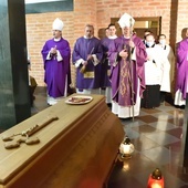 W Gdańsku liturgia za zmarłych biskupów i kapłanów