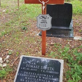 ▲	Ksiądz Tomasz Sapeta spoczywa na cmentarzu Osobowickim  we Wrocławiu.