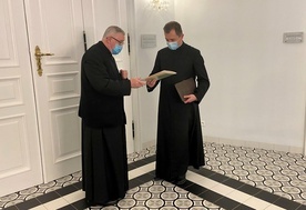 Nowy proboszcz parafii katedralnej odebrał dekret.